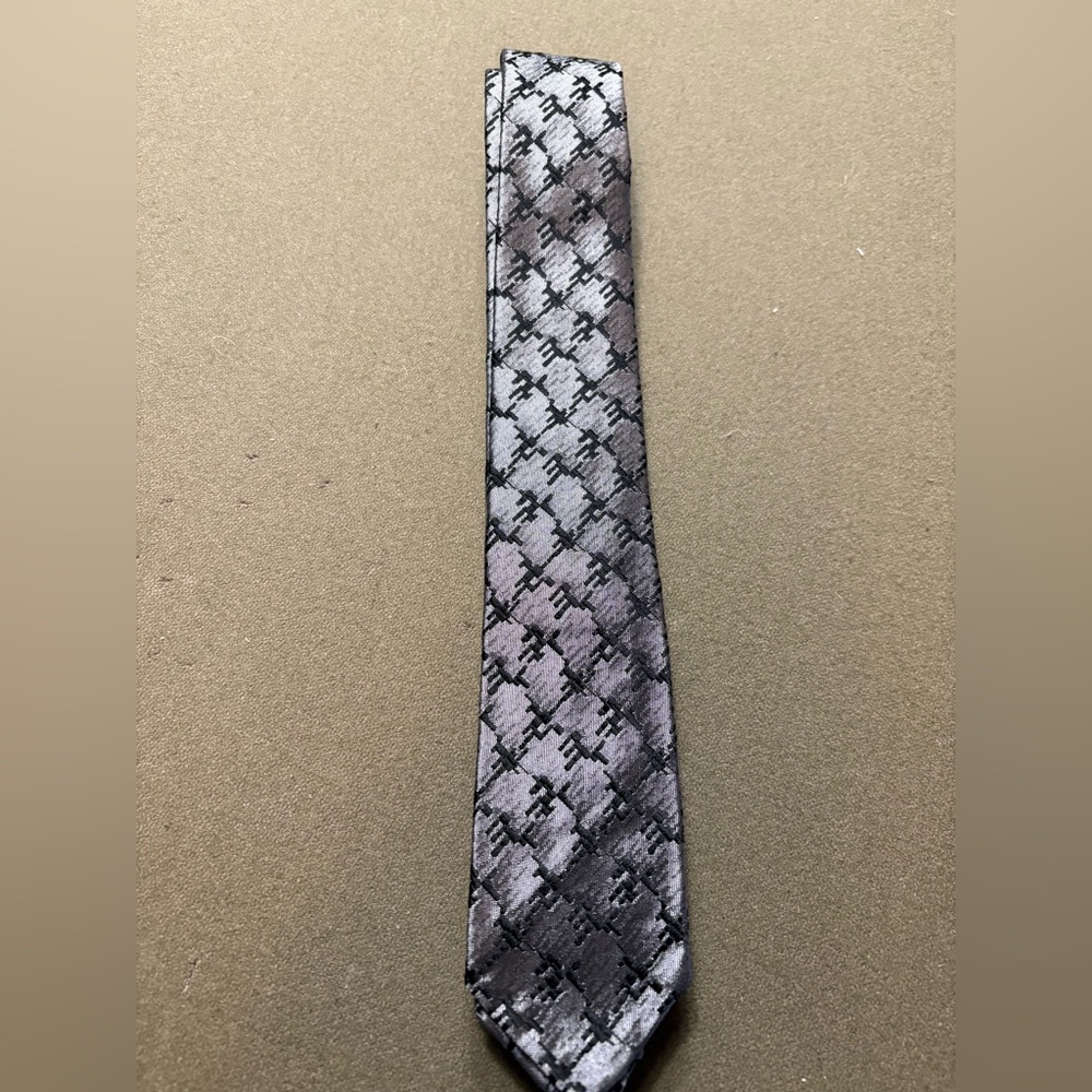 Great looking vintage silver grey necktie